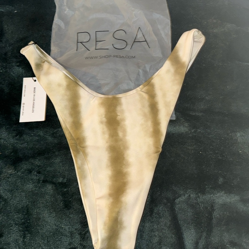 Resa Joey bottom